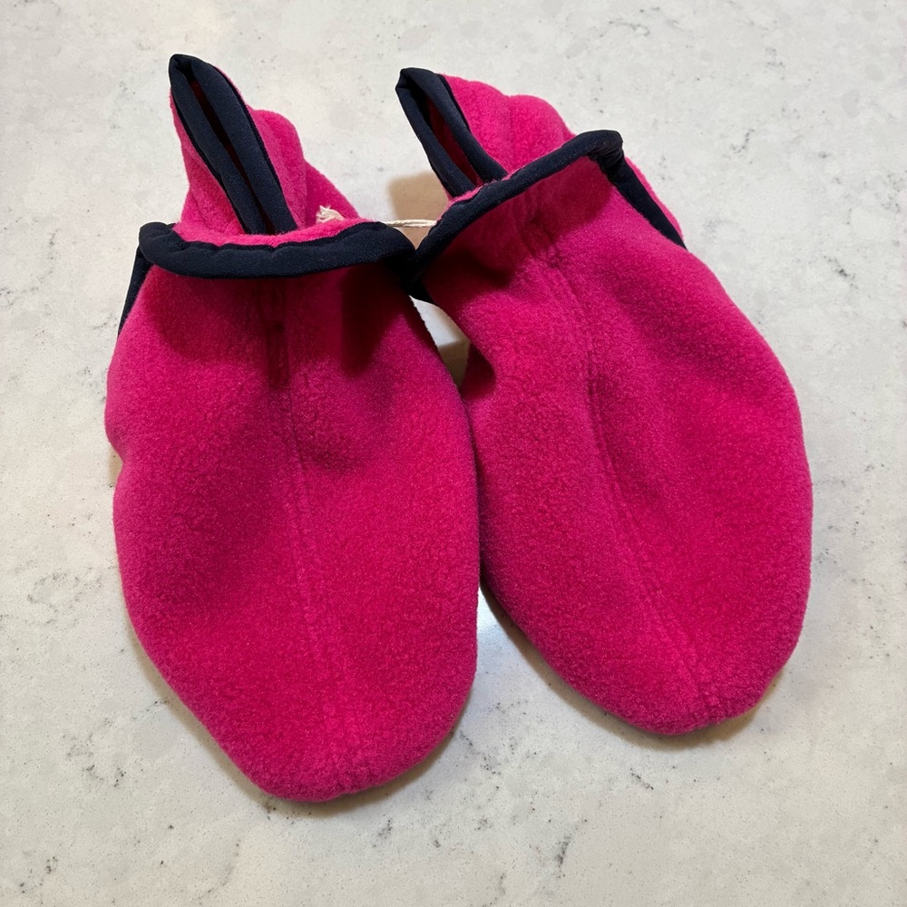 Patagonia Baby Synchilla Fleece Booties in Mystic Pink